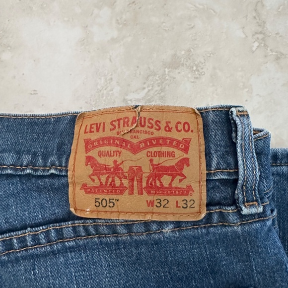 PRE DONATION SALE! Mens Levi's Denim - Picture 3 of 3